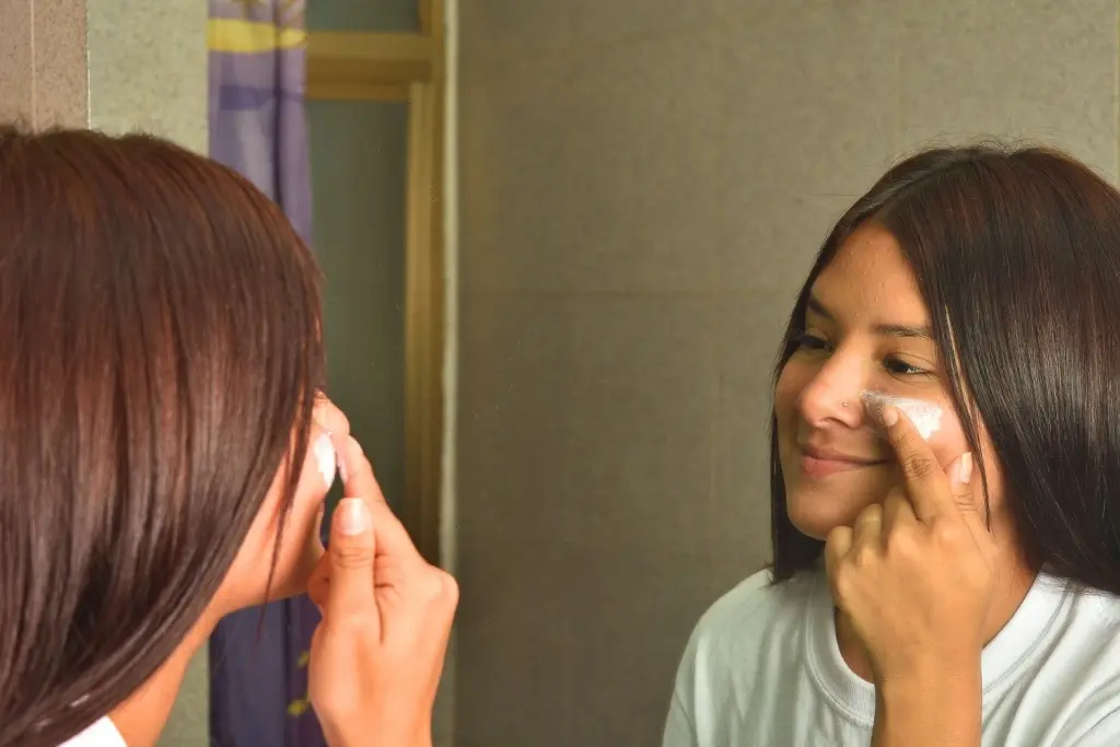 Anti-Ageing Benefits of Ceramide Moisturizers: Smoothing Wrinkles & Plumping Skin