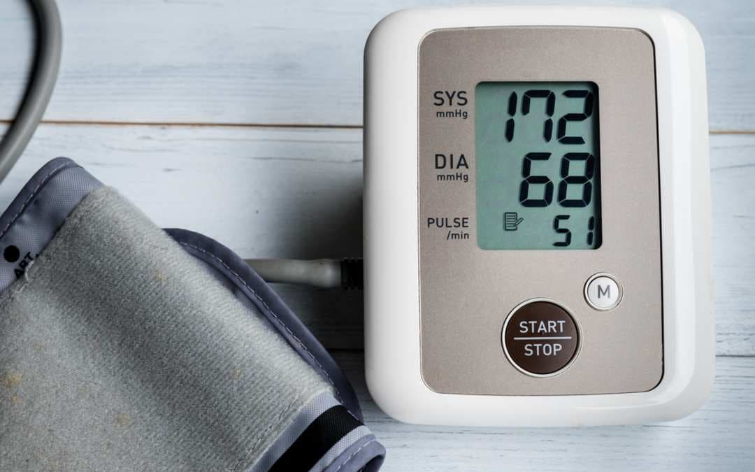 Foods To Eat & Avoid To Control High Blood Pressure