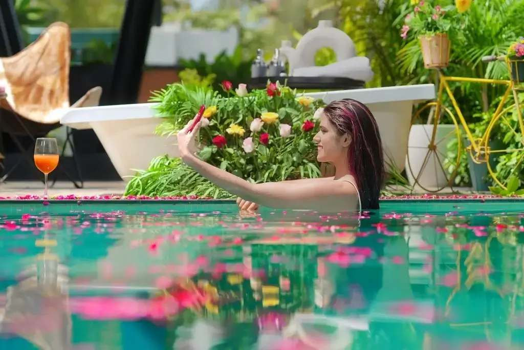 Post-Swim Skincare Routine: Protecting Skin from Sun, Chlorine and Saltwater